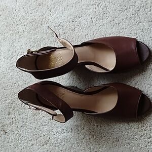 Vince Camuto Espresso Leather Wedge Sandals 11M. Used in excellent condition